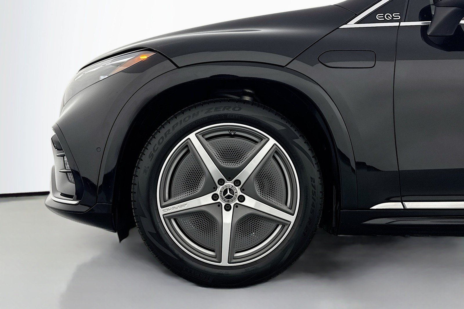 Certified 2023 Mercedes-Benz EQS 580 4MATIC SUV image 11
