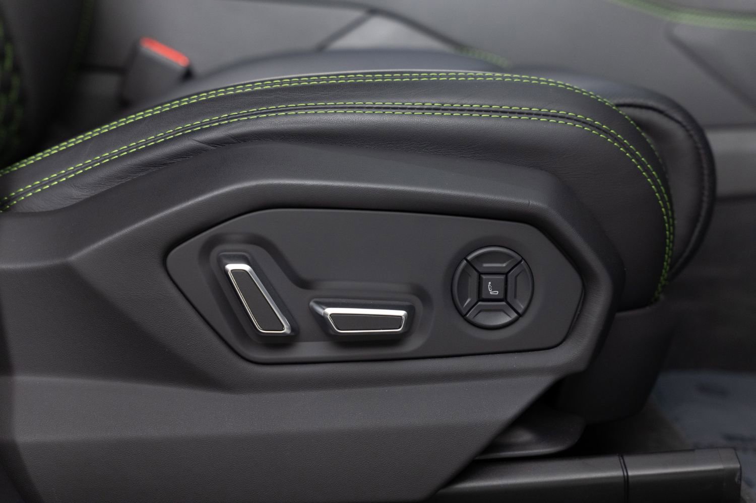 Used 2021 Lamborghini Urus AWD/4WD image 41