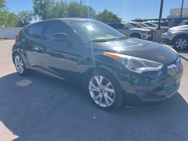 Used 2016 Hyundai Veloster image 1