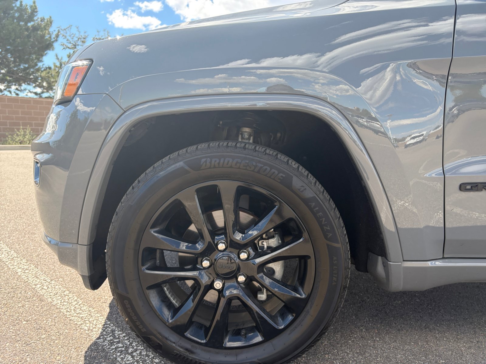 Used 2020 Jeep Grand Cherokee Altitude AWD/4WD image 11