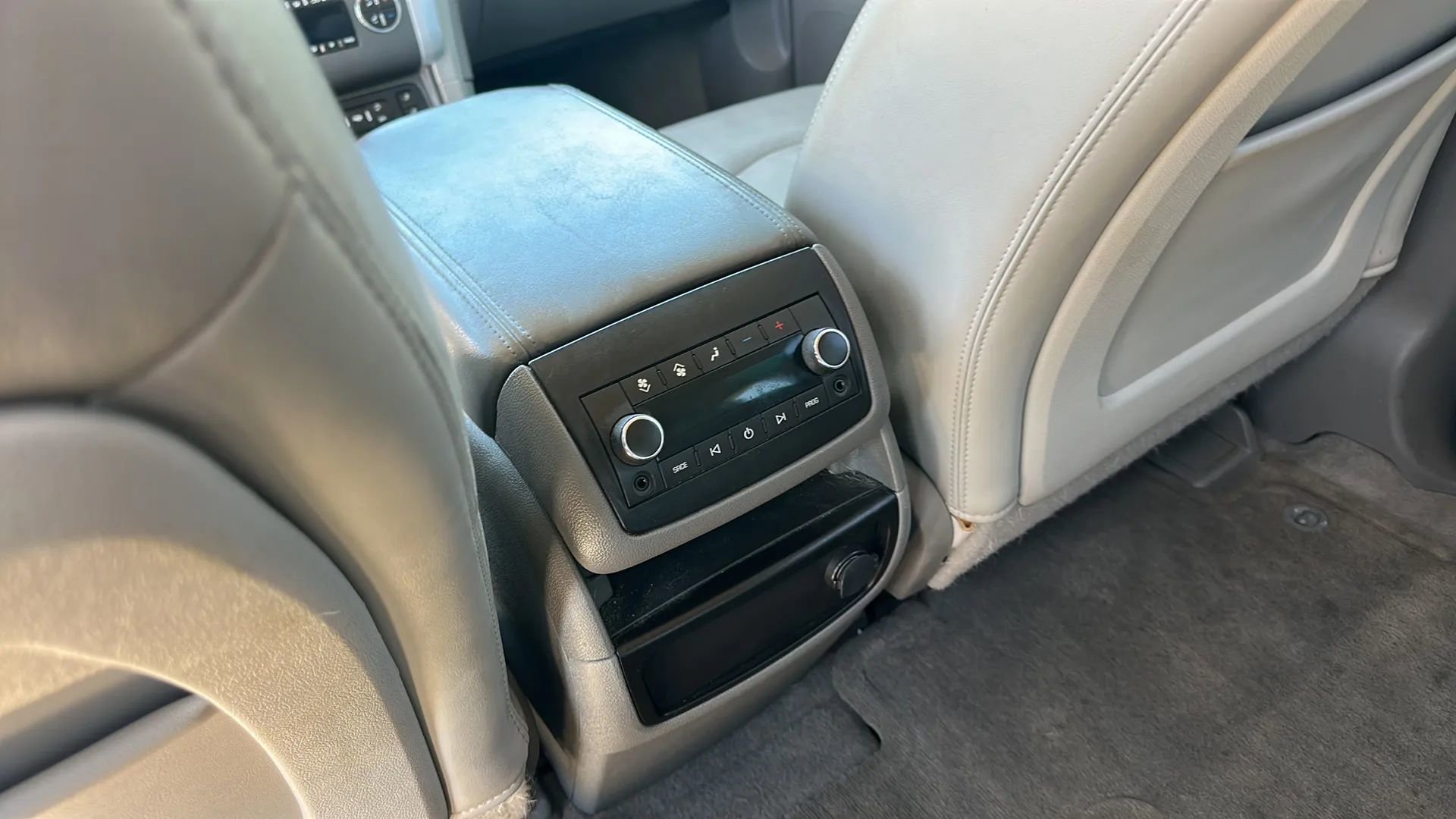 Used 2012 Chevrolet Traverse LT FWD image 16