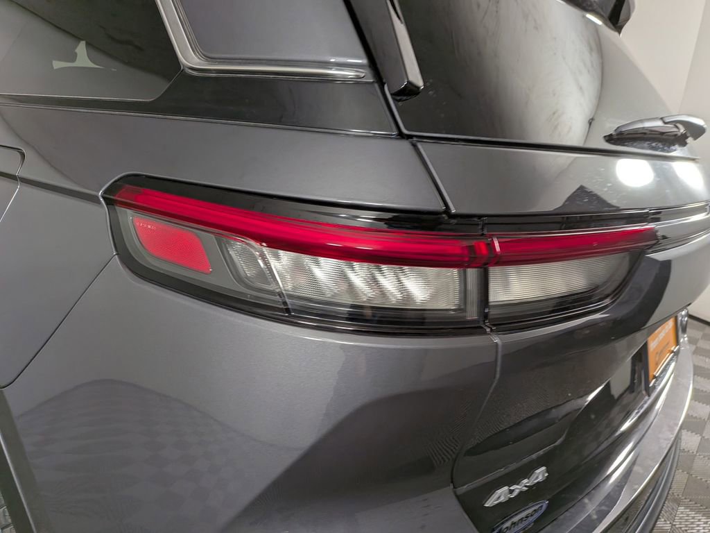 Certified 2025 Jeep Grand Cherokee Laredo X image 13