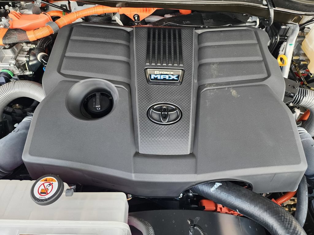 Used 2025 Toyota Tundra Limited AWD/4WD image 24