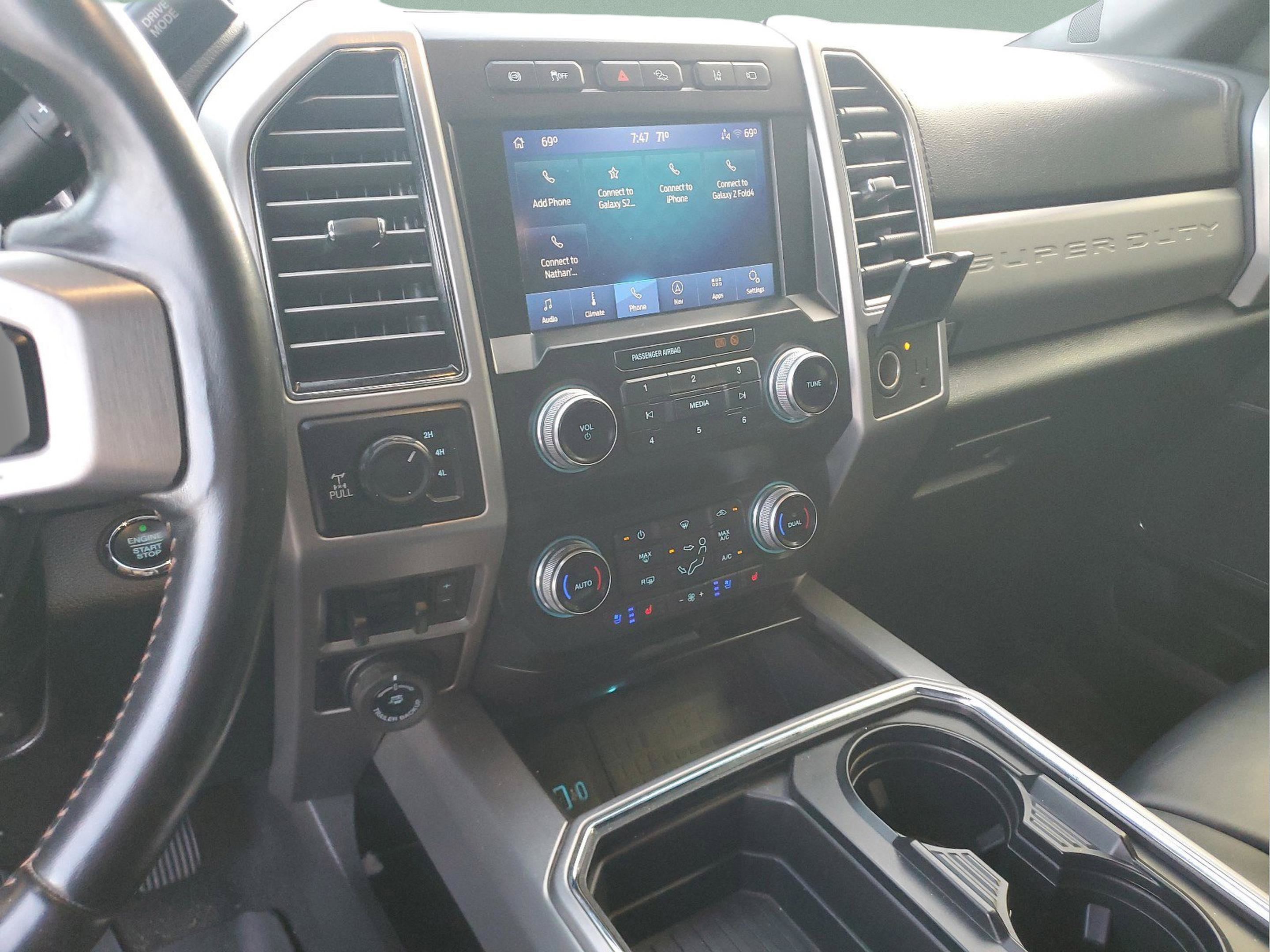 Used 2021 Ford F350 Platinum w/ Tremor Off-Road Package AWD/4WD image 22