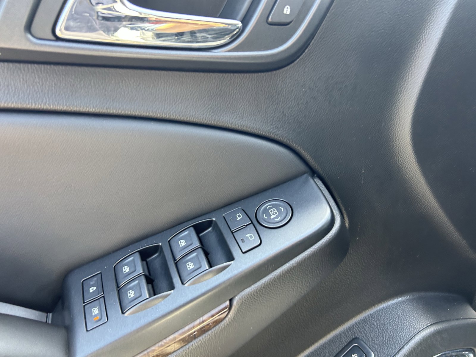Used 2015 Chevrolet Tahoe LT RWD image 12