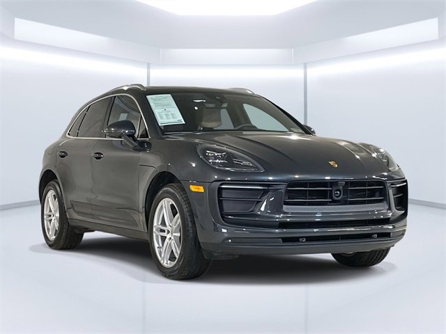 Used 2025 Porsche Macan image 3