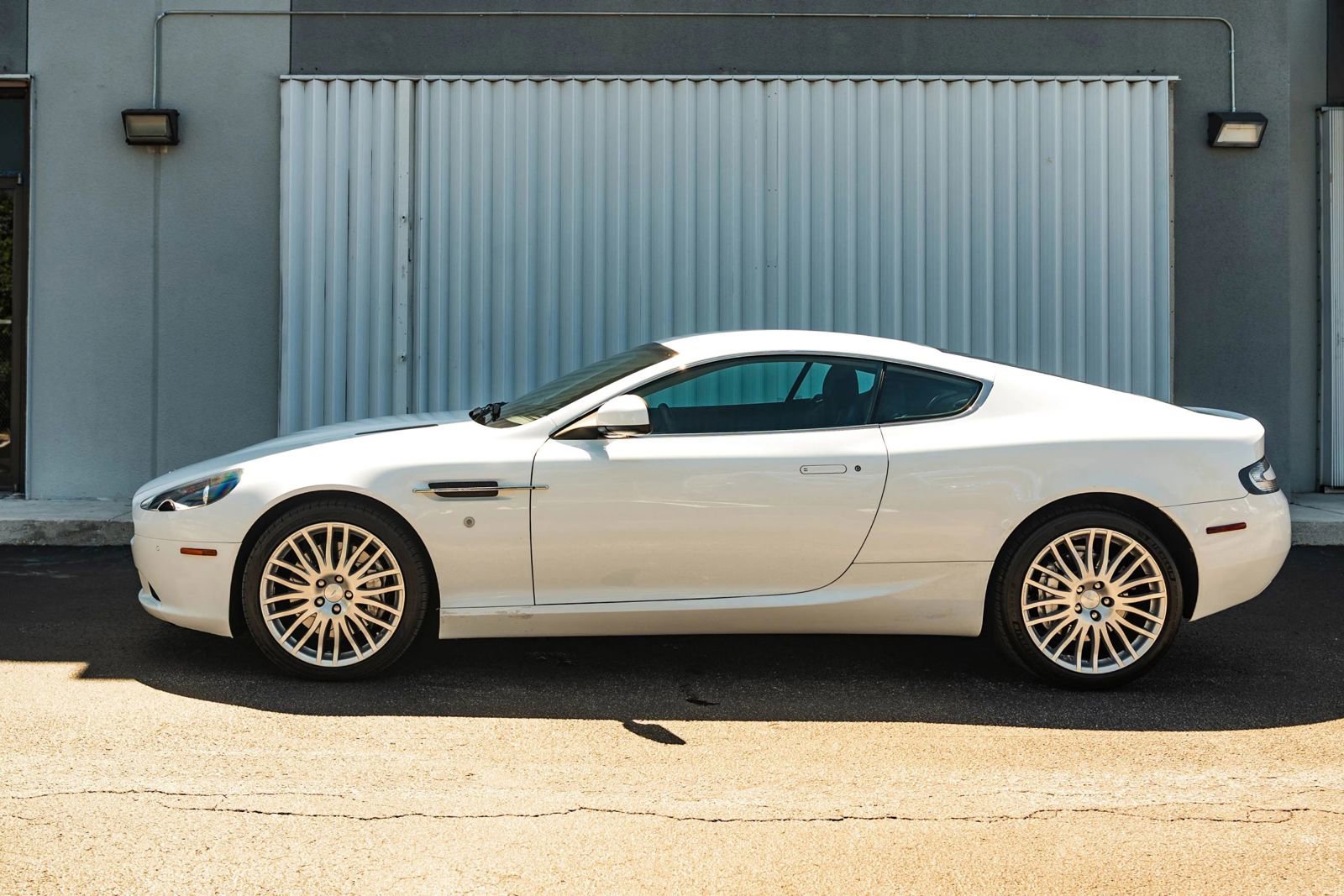 Used 2011 Aston Martin DB9 Coupe RWD image 5