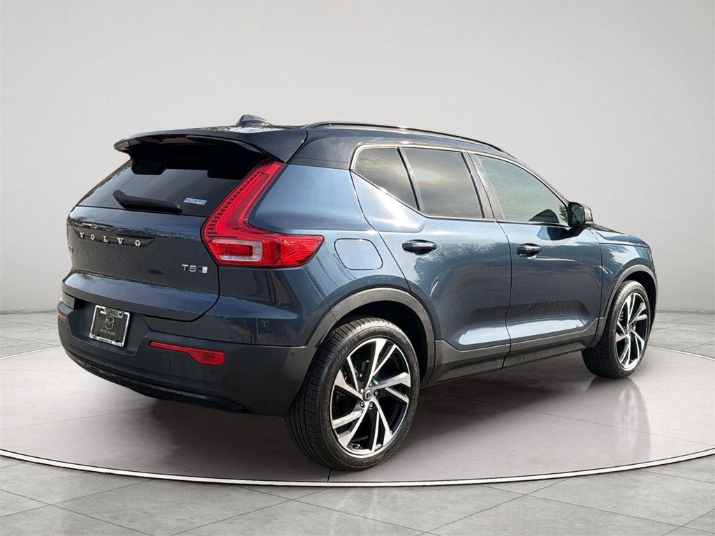 Used 2022 Volvo XC40 T5 R-Design w/ Advanced Package image 3