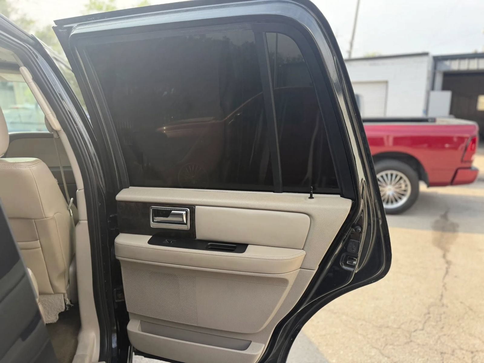 Used 2015 Lincoln Navigator 4WD image 13