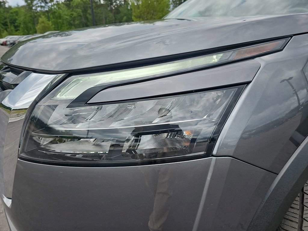 Used 2024 Nissan Pathfinder SV FWD image 33
