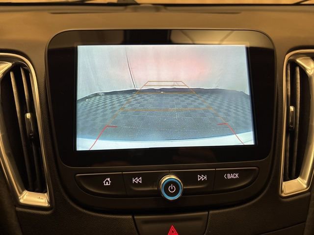 Used 2018 Chevrolet Malibu LT FWD image 17