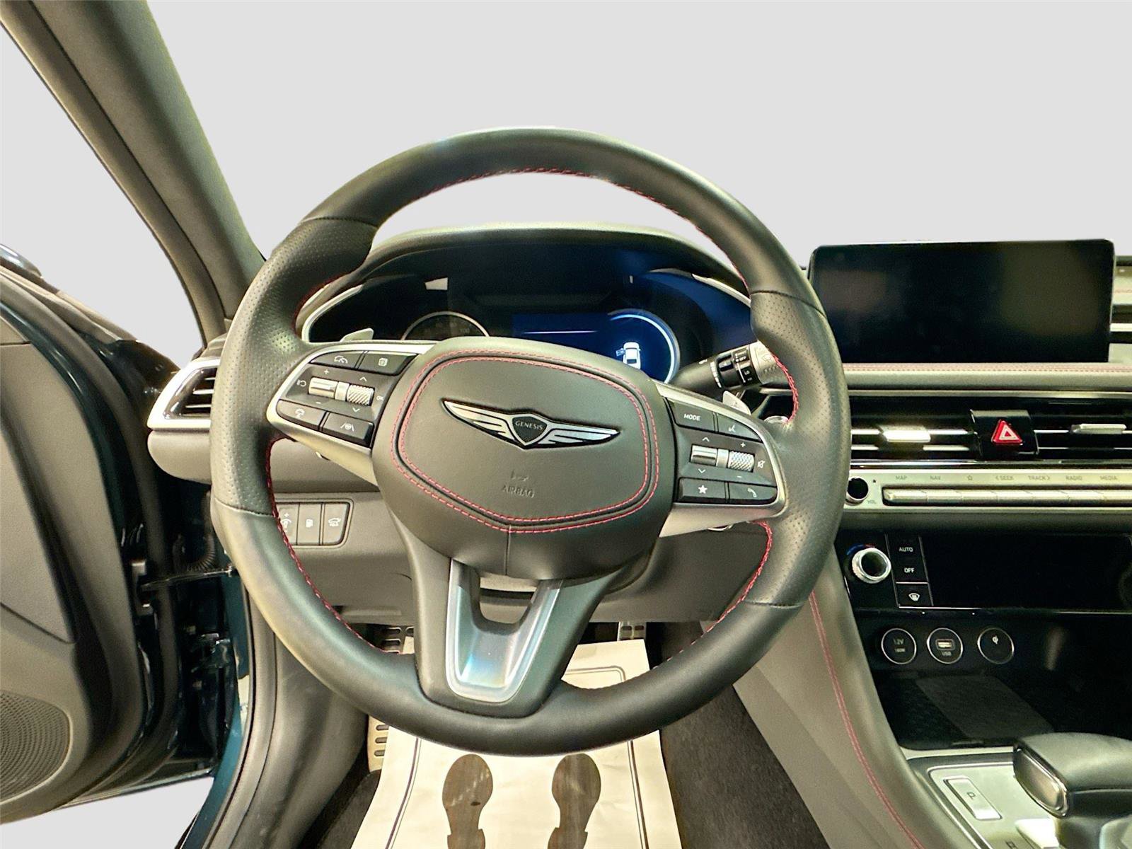 Used 2024 Genesis G70 3.3T Advanced w/ Sport Prestige Package image 11