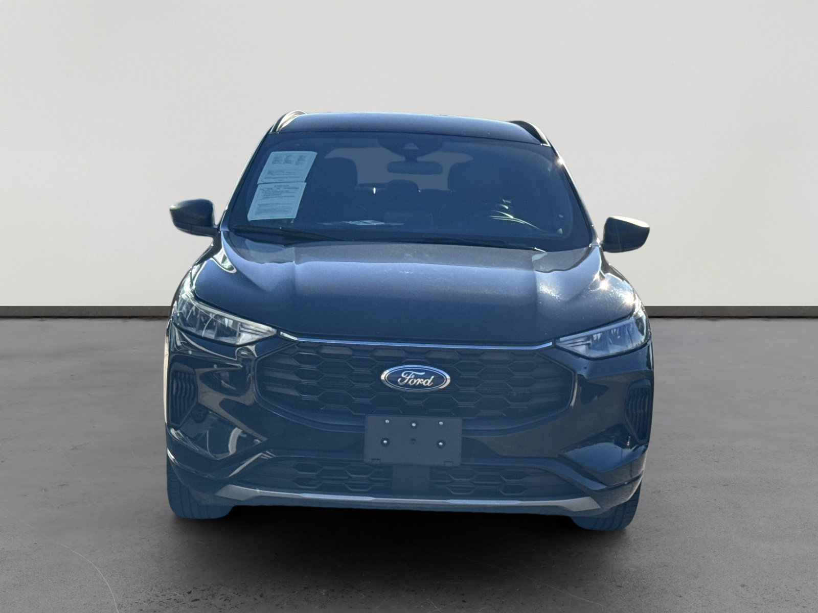Used 2023 Ford Escape ST-Line image 2