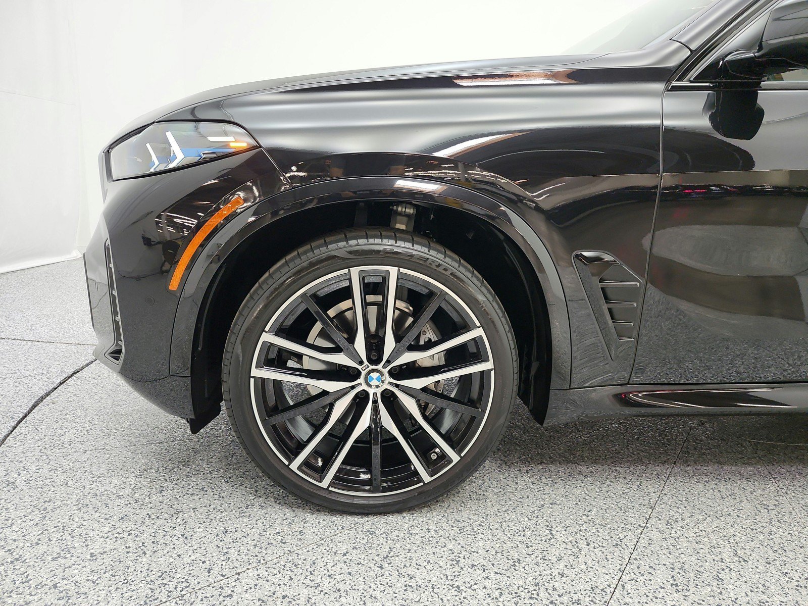 Used 2024 BMW X5 xDrive40i w/ M Sport Package AWD/4WD image 22