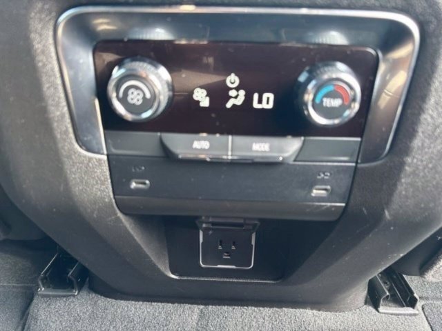 Used 2025 Chevrolet Suburban Z71 AWD/4WD image 35