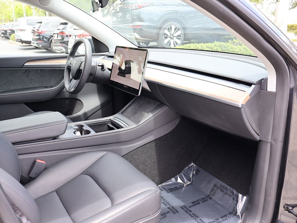 Used 2024 Tesla Model Y Long Range AWD/4WD image 28
