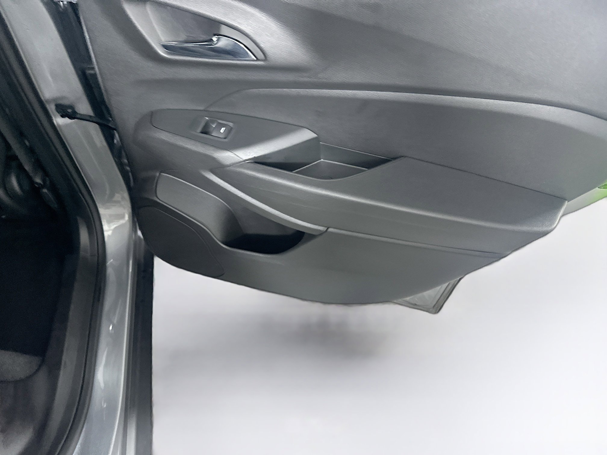 Used 2025 Chevrolet Trax LS FWD image 28