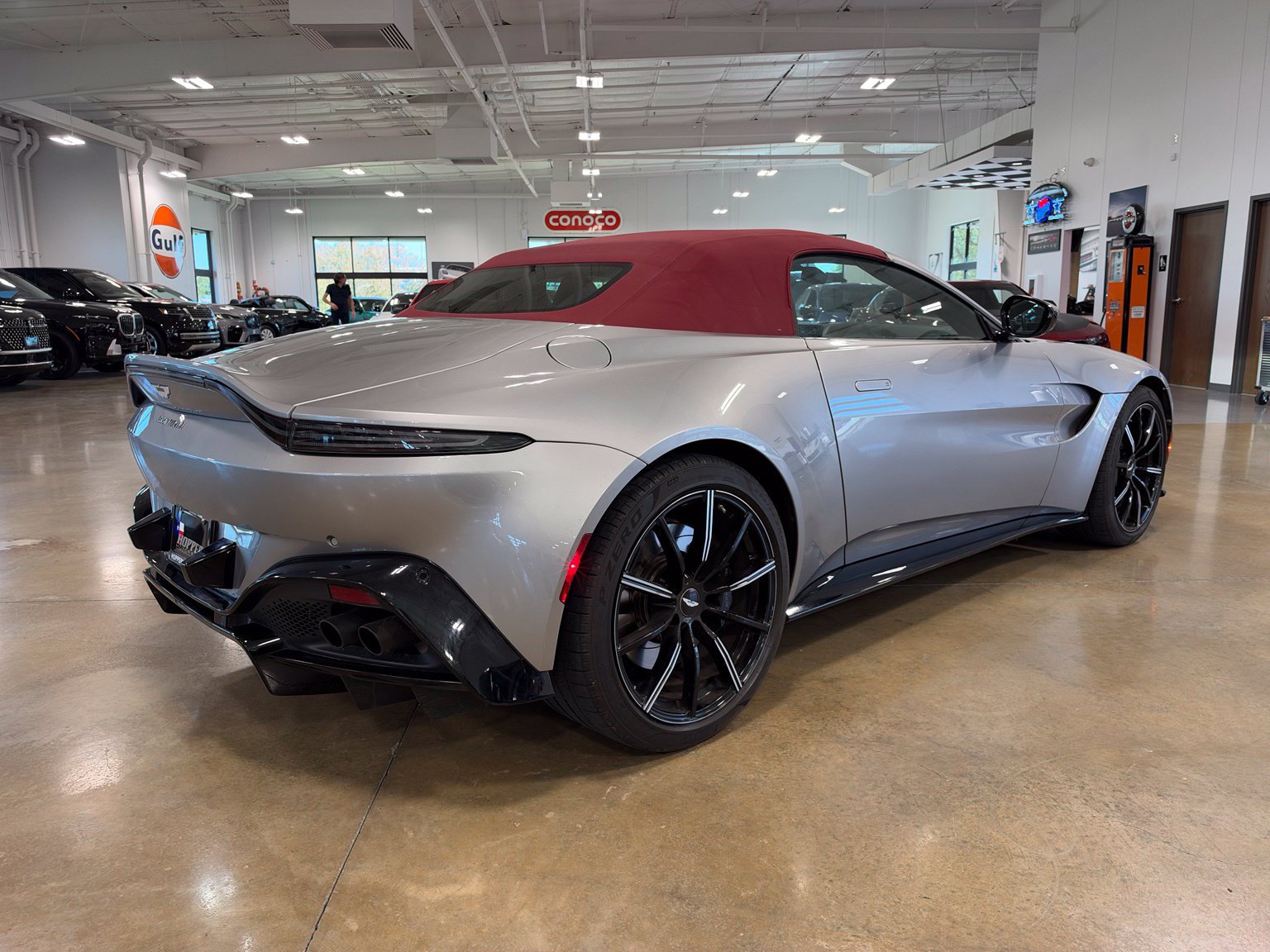 Used 2021 Aston Martin V8 Vantage Roadster RWD image 15
