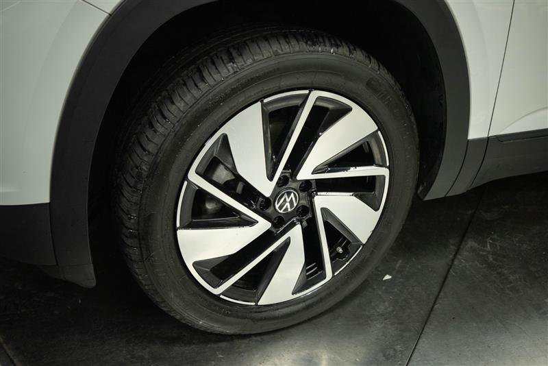 Used 2024 Volkswagen Atlas SE AWD/4WD image 4