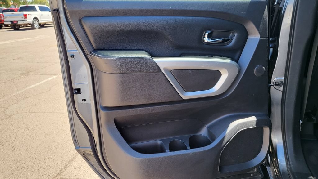 Used 2016 Nissan Titan SV AWD/4WD image 22