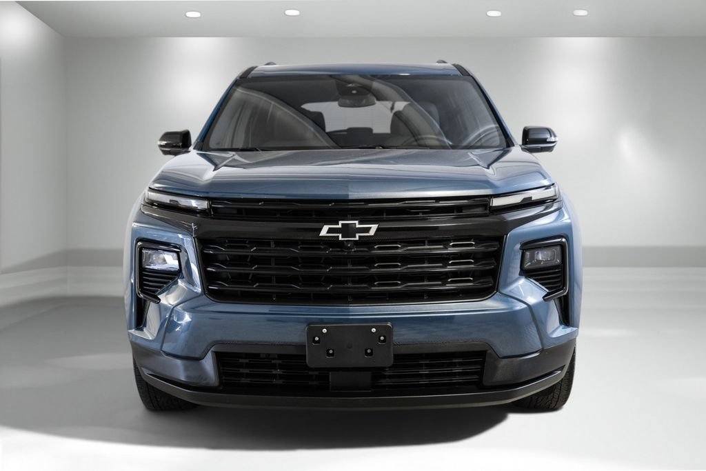 Used 2024 Chevrolet Traverse LT w/ Midnight/Sport Edition FWD image 4