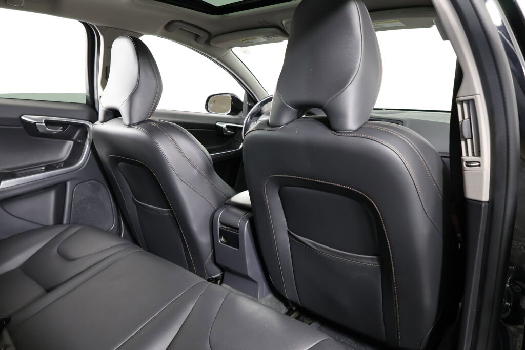 Used 2016 Volvo V60 T5 Cross Country Platinum image 19