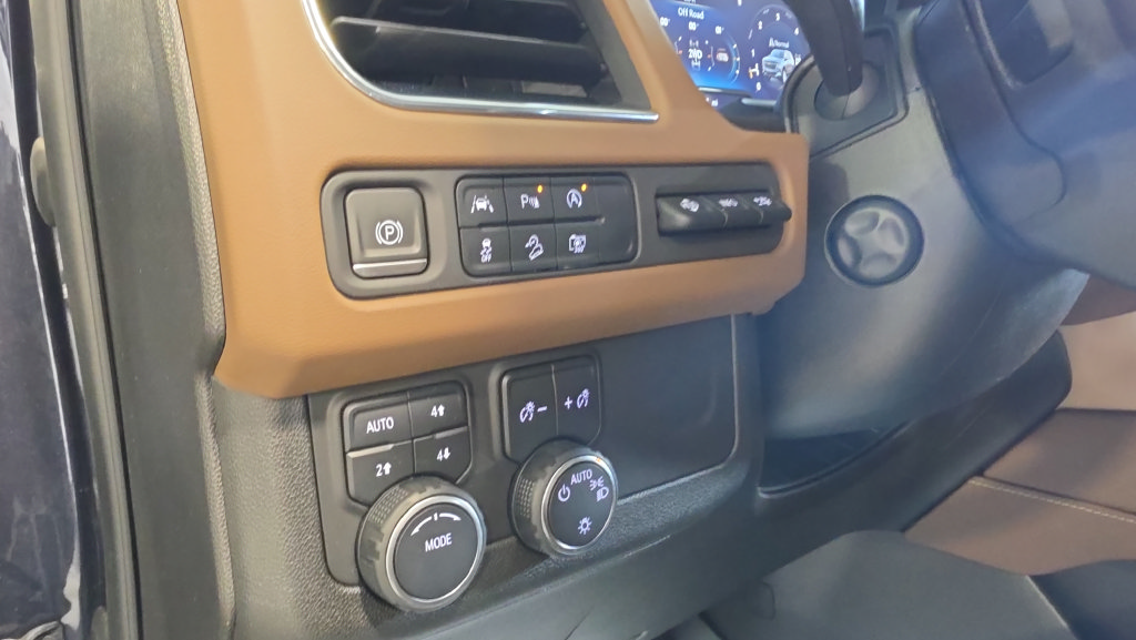 Used 2023 Chevrolet Tahoe High Country w/ Premium Package 2 AWD/4WD image 22