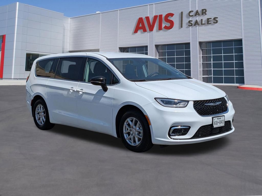 Used 2024 Chrysler Pacifica Touring-L image 3