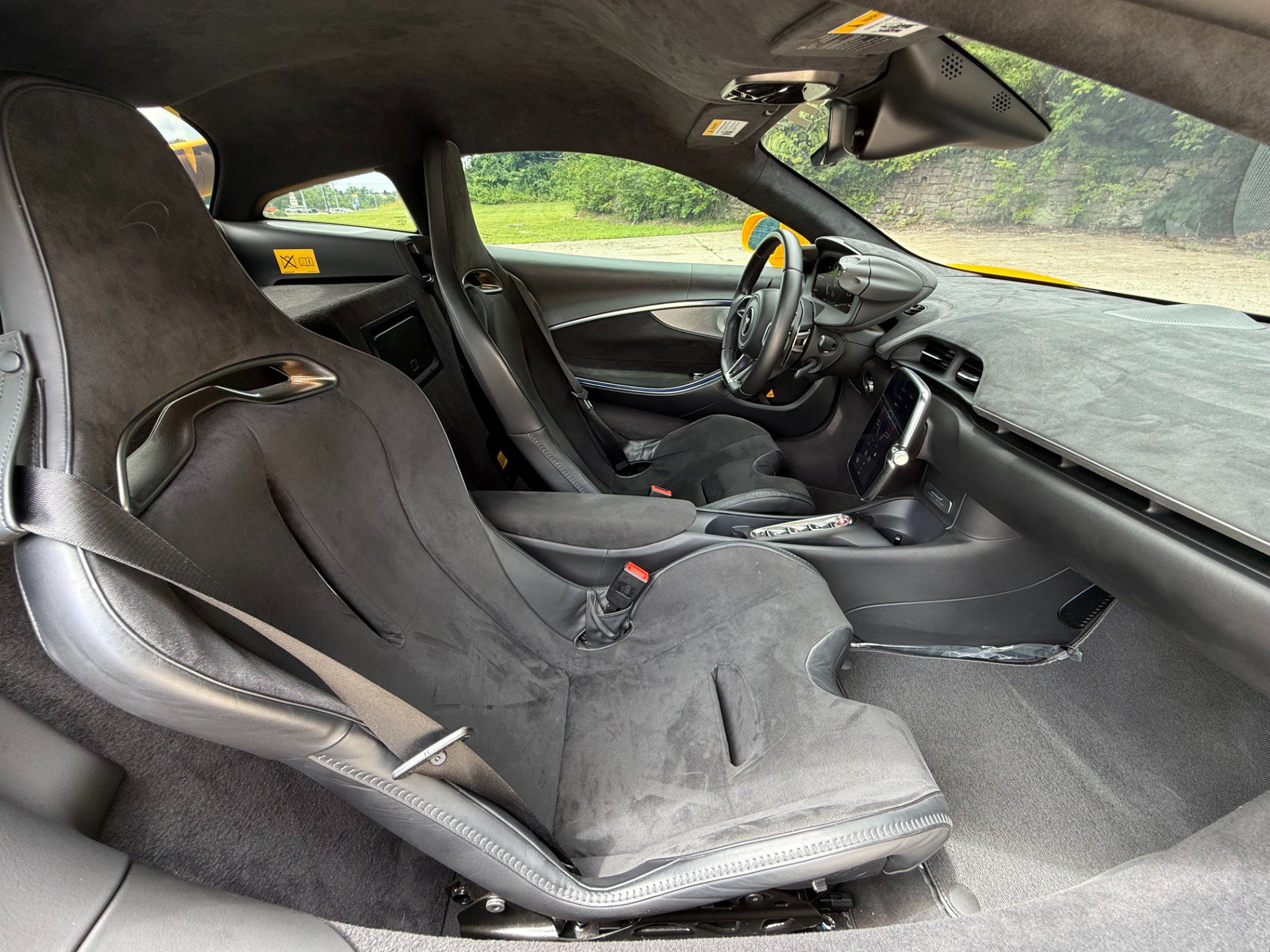 Used 2024 McLaren Artura RWD image 23