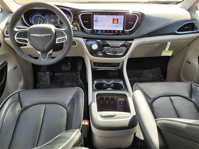 New 2024 Chrysler Pacifica Limited w/ Uconnect Theater Family Group image 15