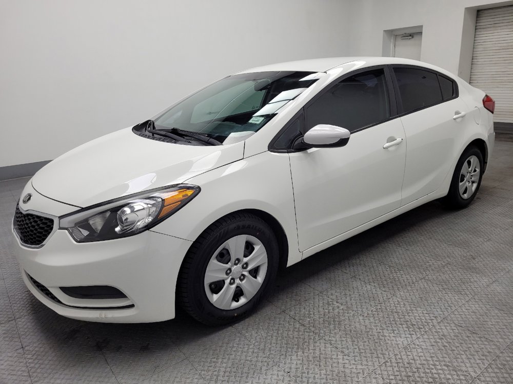 Used 2016 Kia Forte LX image 2