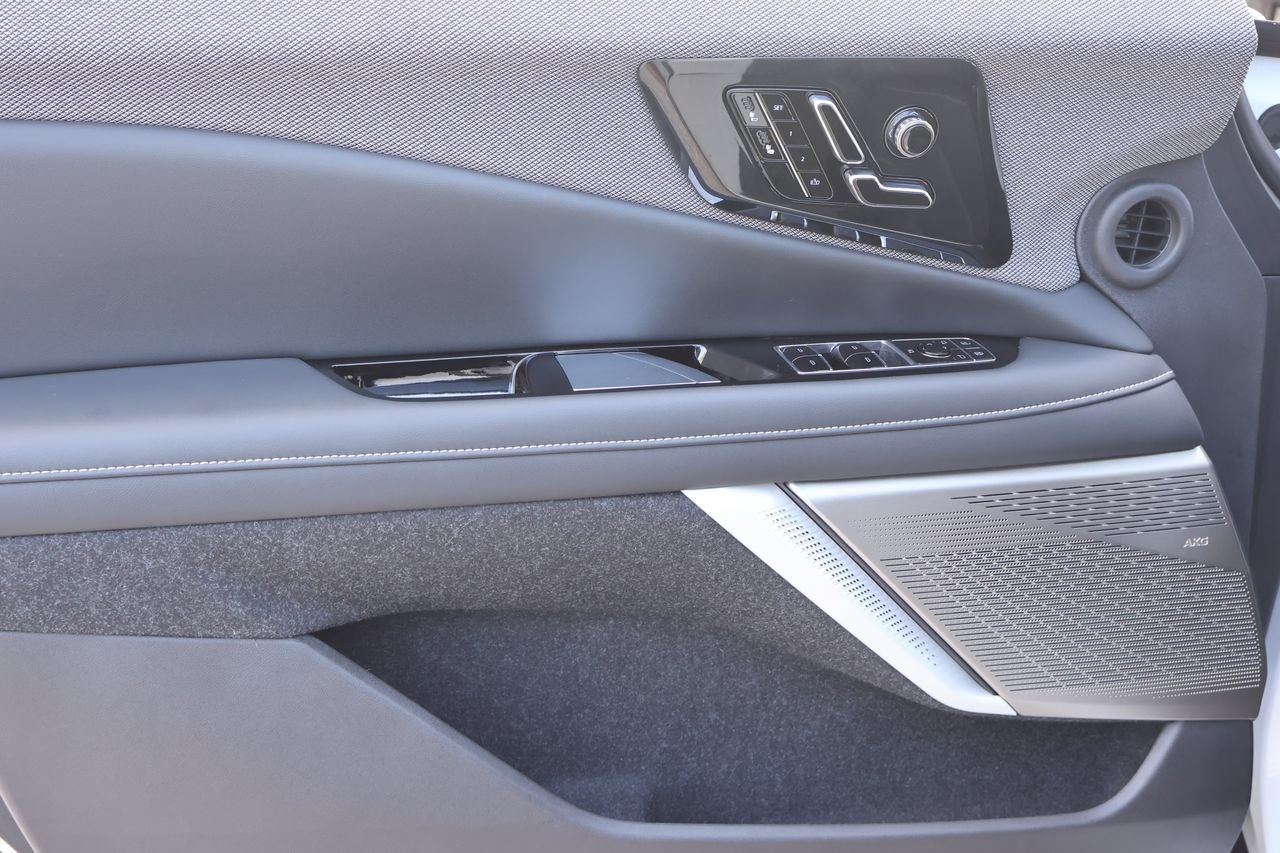 New 2027 Cadillac Optiq Sport w/ LPO, ONYX Package AWD/4WD image 10