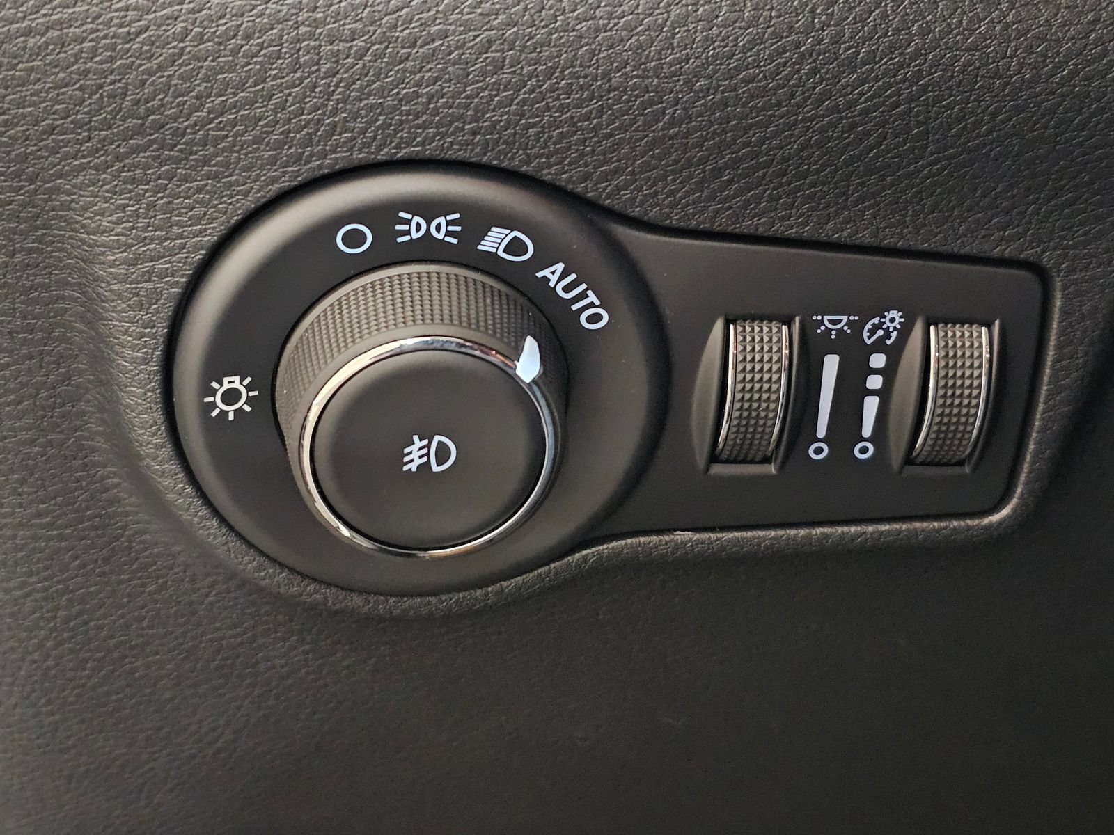 New 2026 Jeep Compass Latitude AWD/4WD image 24