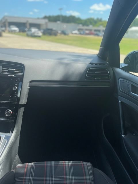 Used 2018 Volkswagen GTI SE FWD image 18