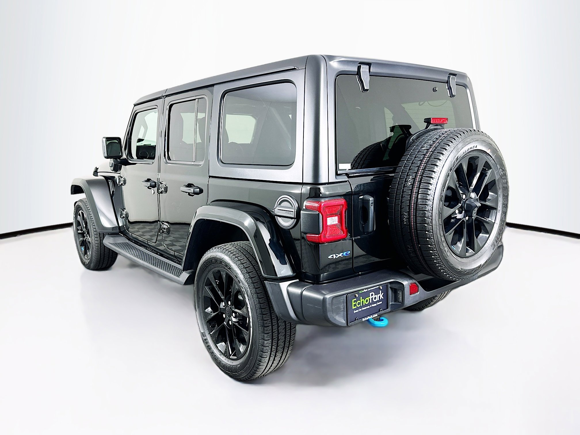 Used 2023 Jeep Wrangler Unlimited Sahara w/ Cold Weather Group AWD/4WD image 5