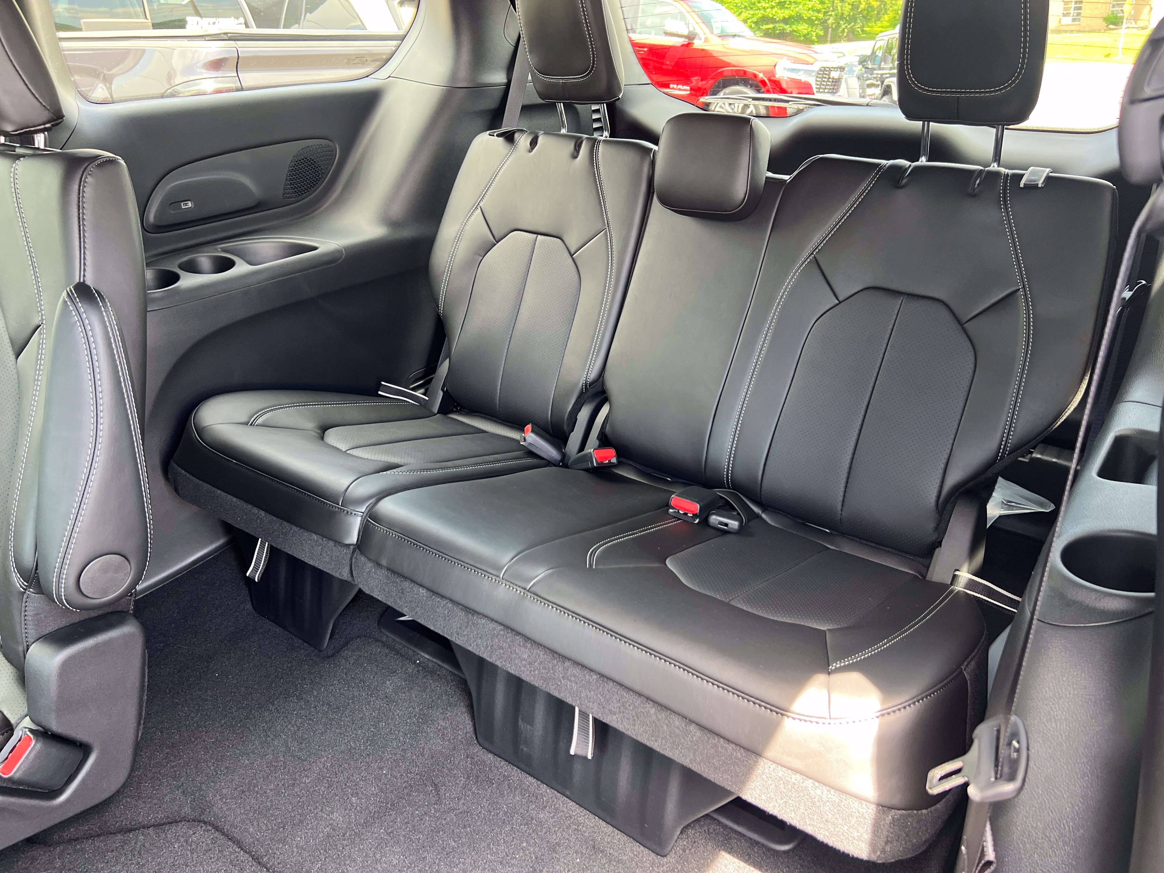 New 2027 Chrysler Pacifica Select FWD image 10
