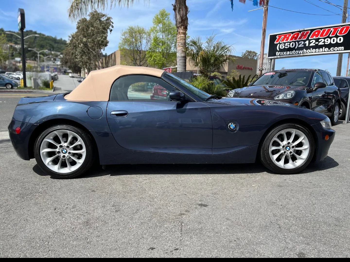 Used 2005 BMW Z4 2.5i image 11