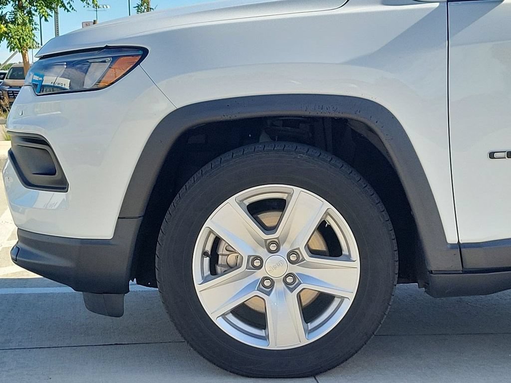 Used 2022 Jeep Compass Latitude FWD image 38