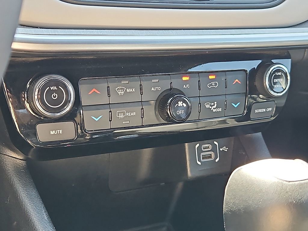 Used 2025 Jeep Compass Limited AWD/4WD image 17