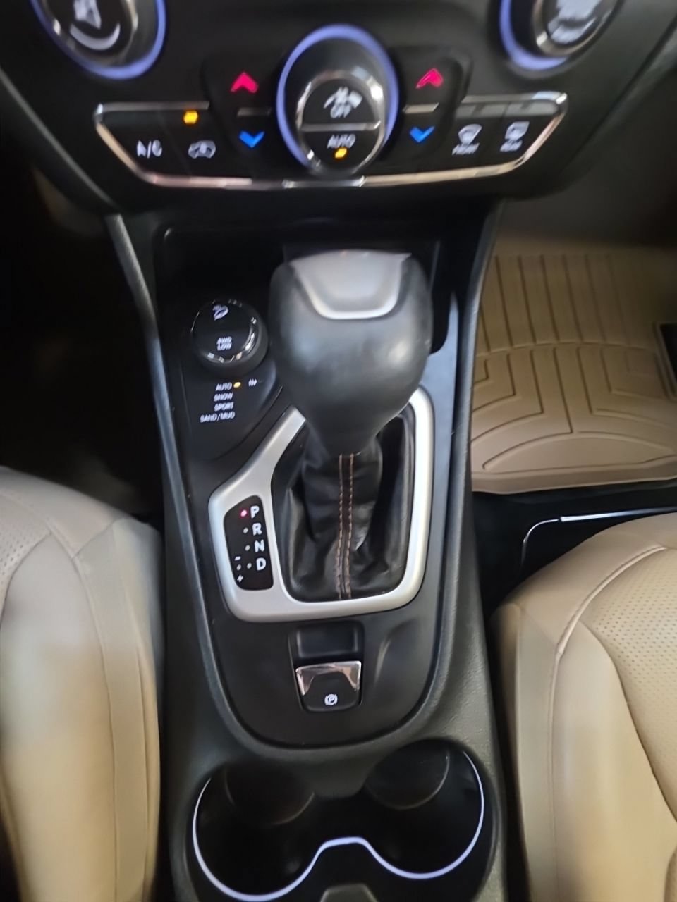 Used 2015 Jeep Cherokee Limited w/ Luxury Group AWD/4WD image 31