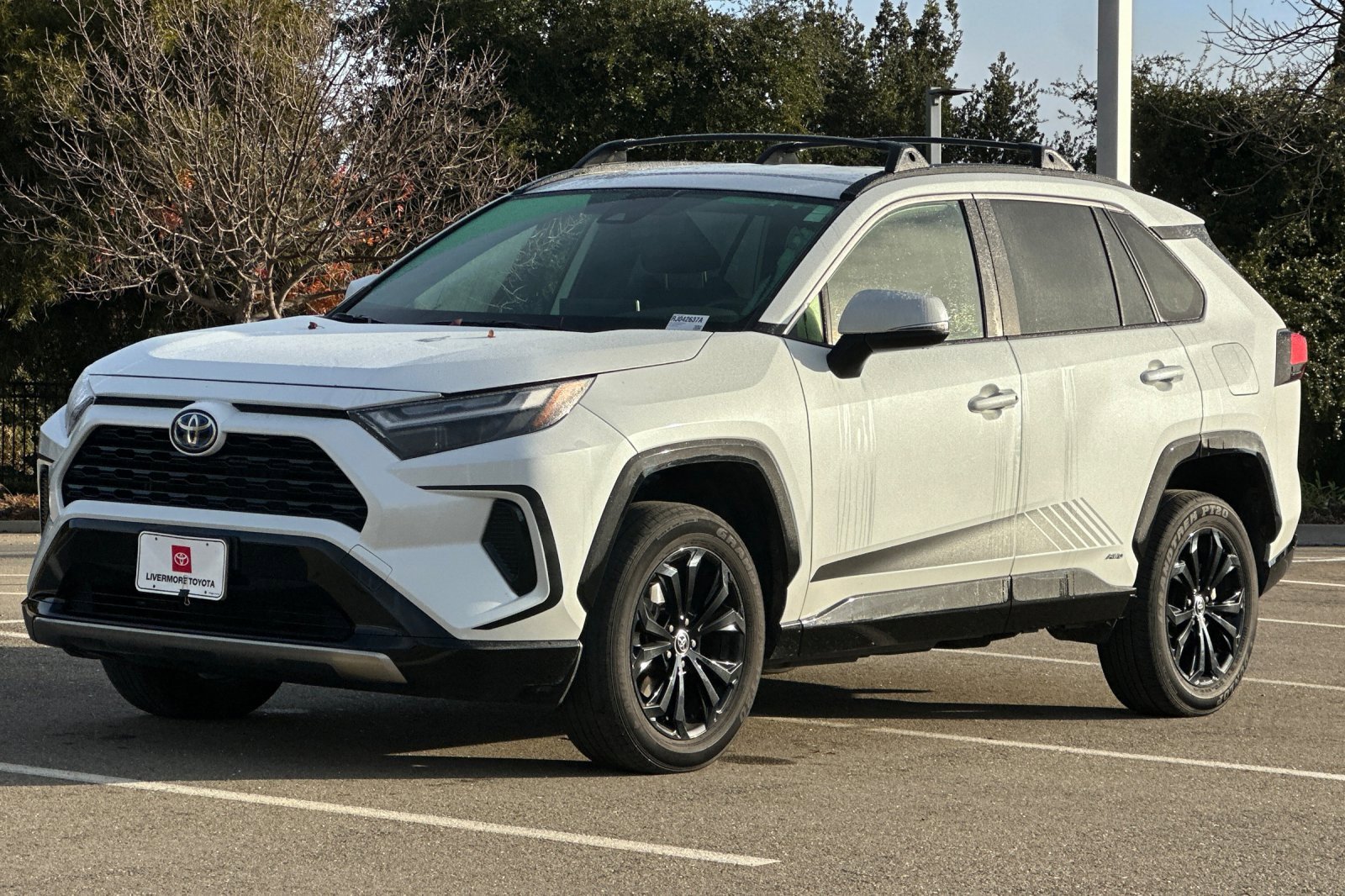 Used 2024 Toyota RAV4 SE image 8
