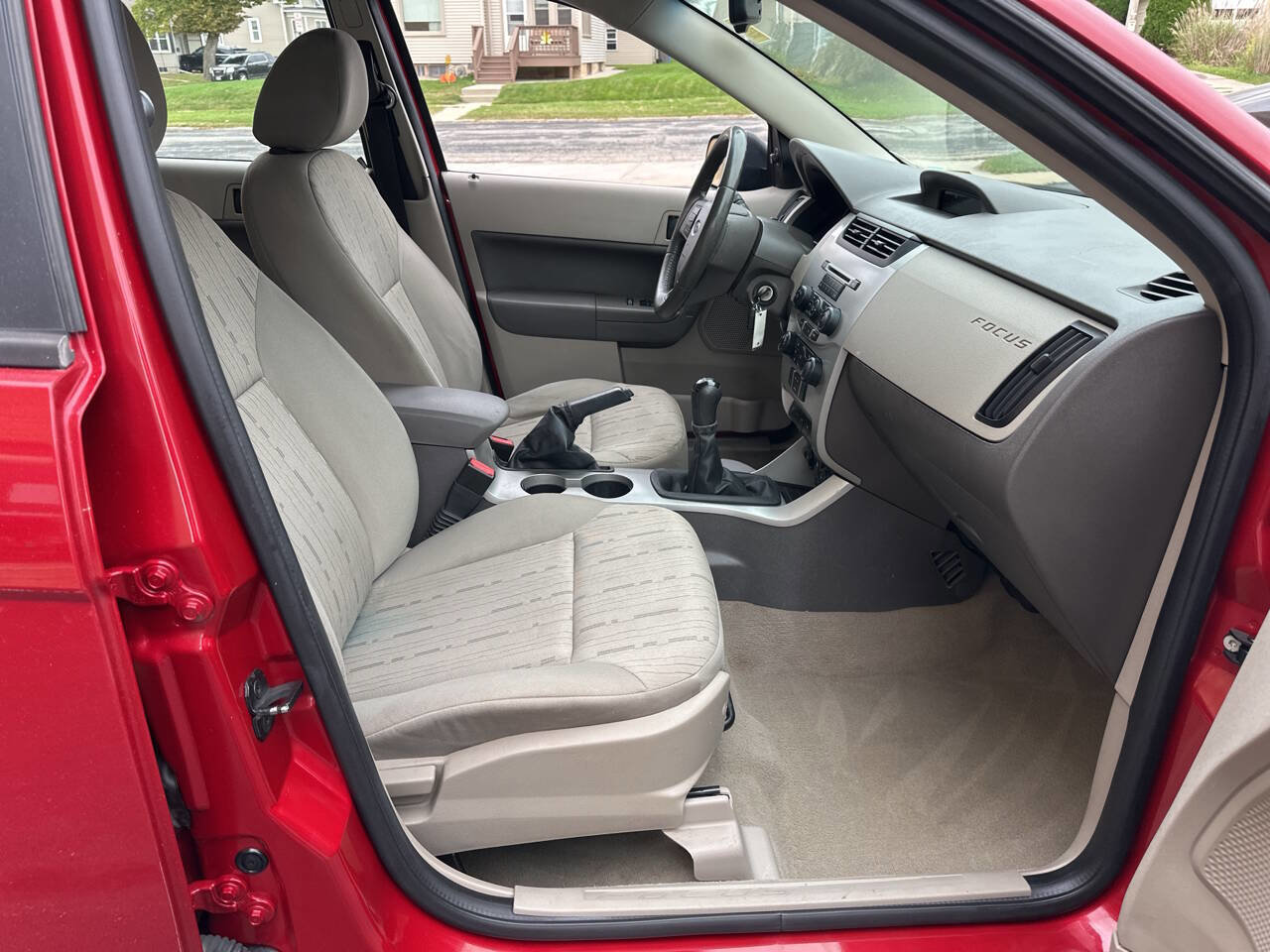 Used 2010 Ford Focus SE image 14