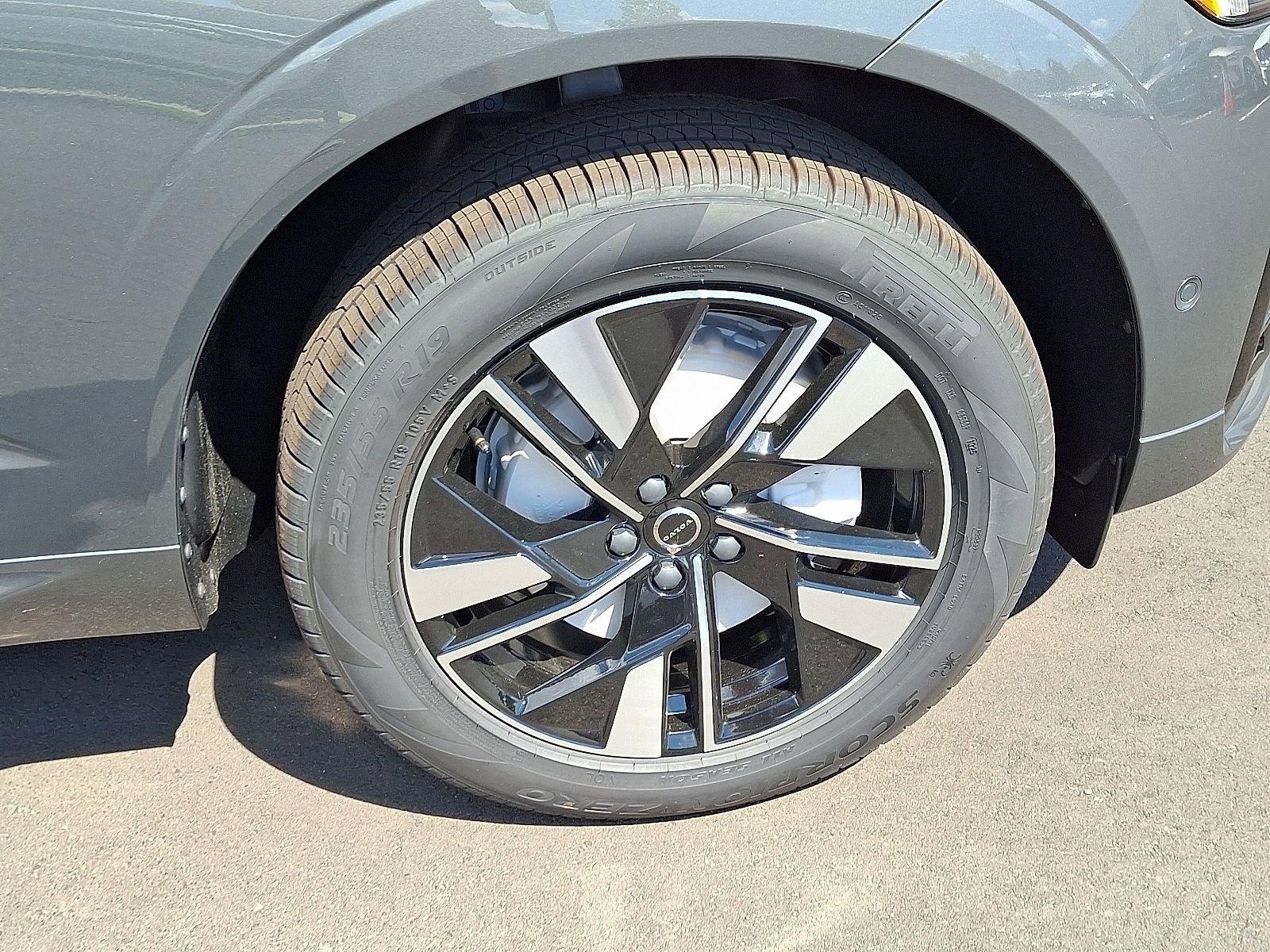 New 2026 Volvo XC60 B5 Plus w/ Protection Package Premier image 8