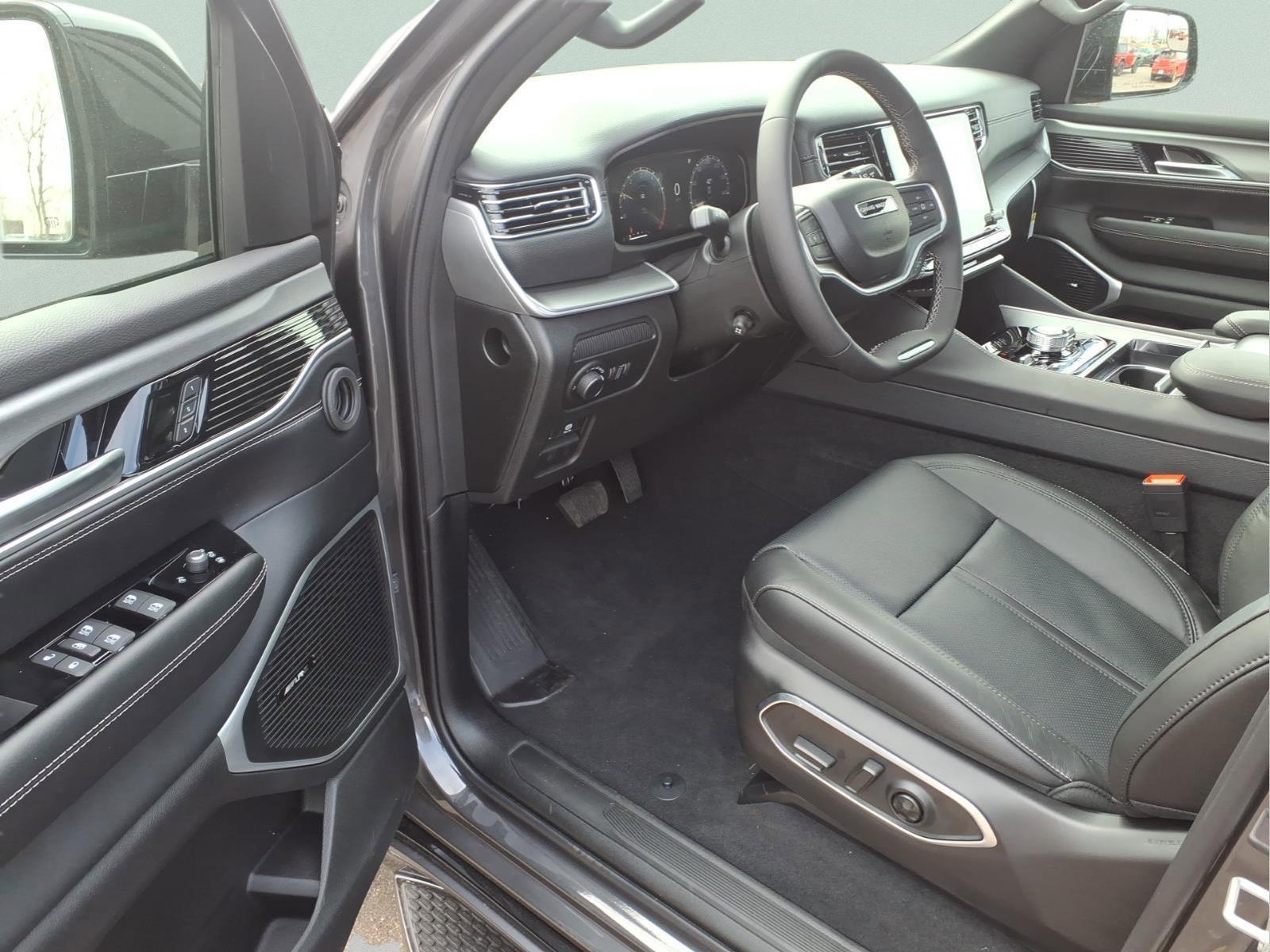 New 2026 Jeep Grand Wagoneer 4WD image 9