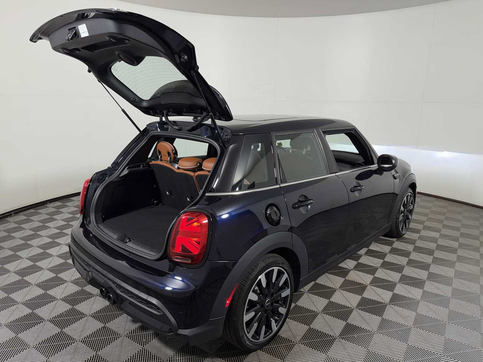 Used 2024 MINI Cooper S FWD image 23