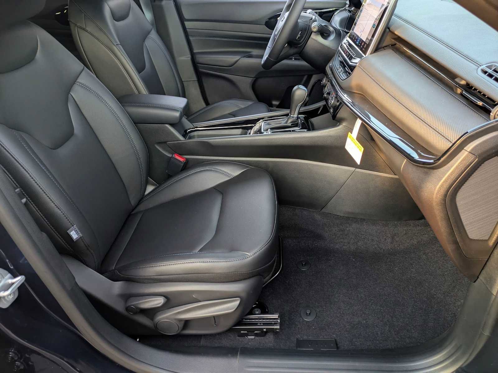 New 2026 Jeep Compass Limited w/ Sun, Sound & Navigation Group AWD/4WD image 28