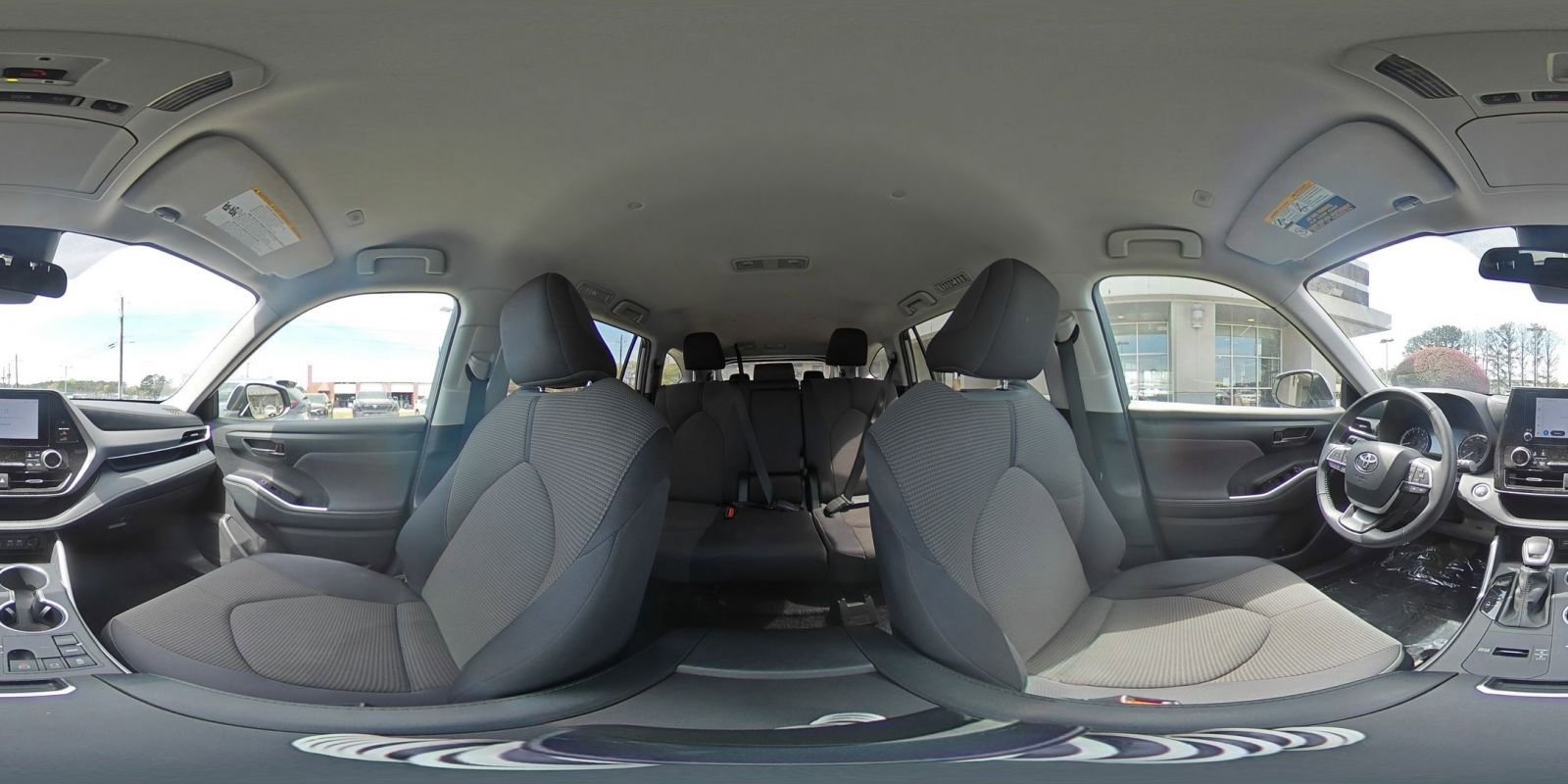 Used 2025 Toyota Highlander LE image 44