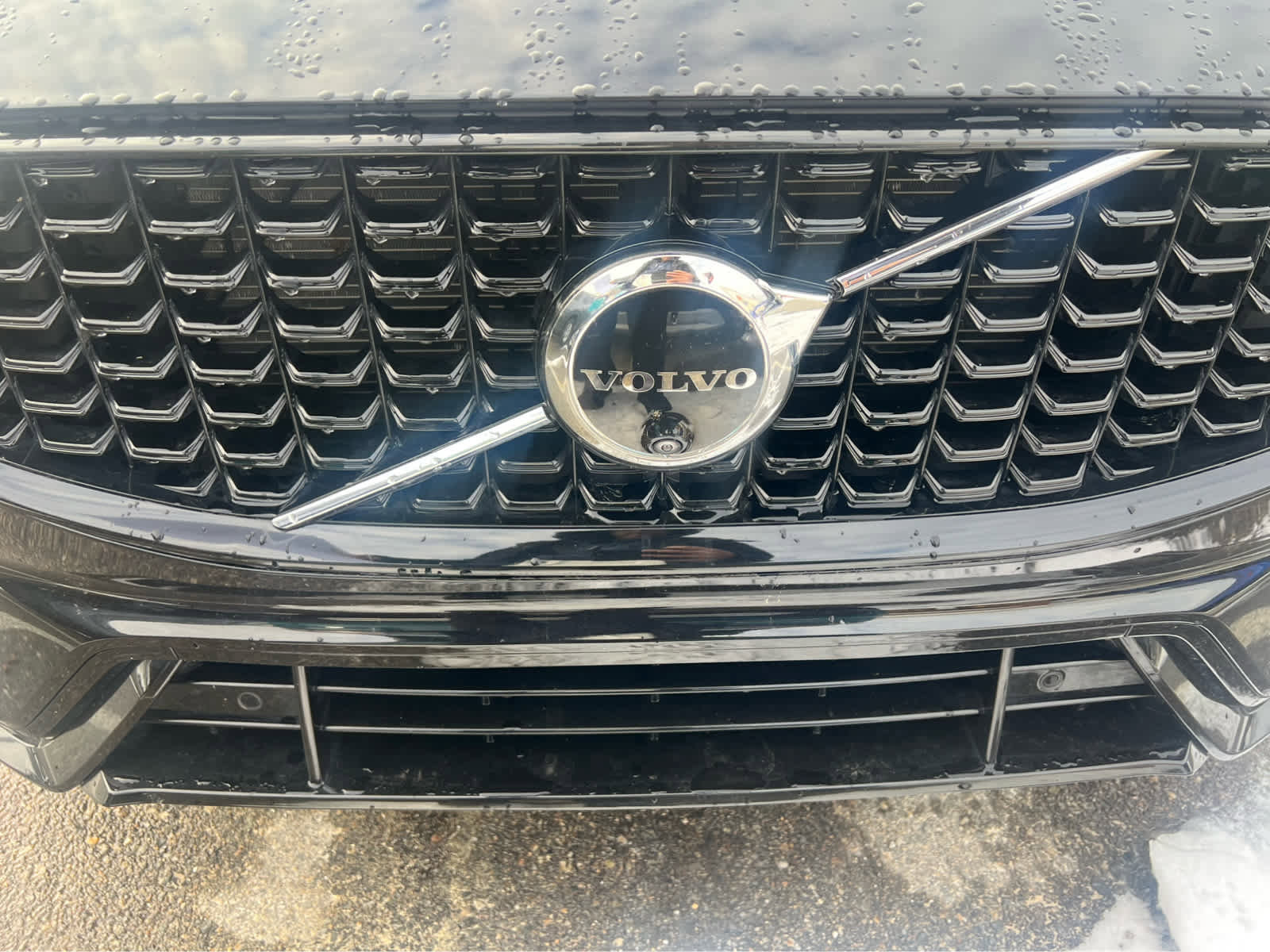 Used 2024 Volvo XC60 B5 Plus image 4