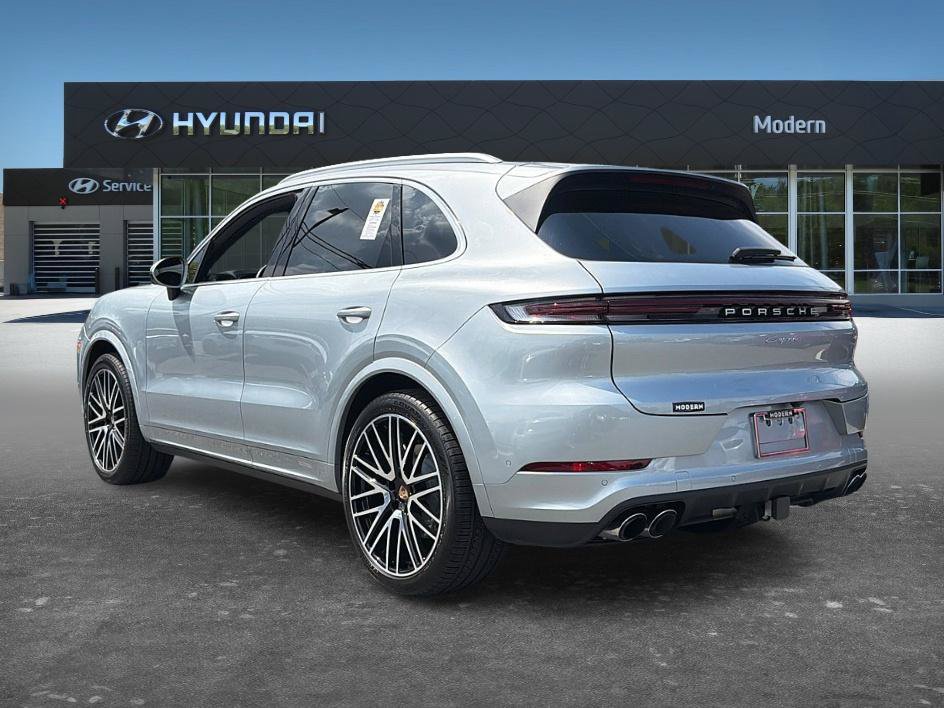 Used 2025 Porsche Cayenne AWD/4WD image 5
