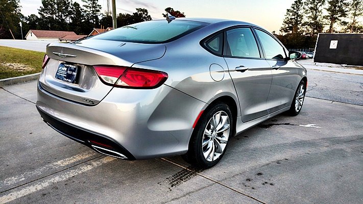 Used 2016 Chrysler 200 S image 9